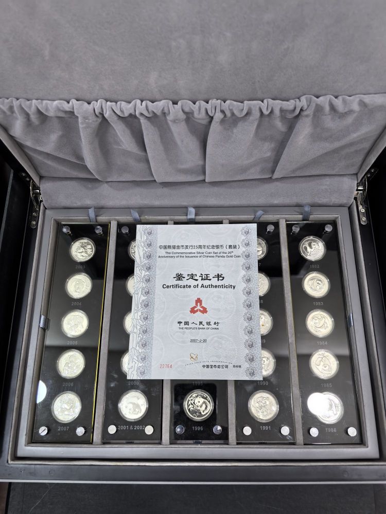 中国熊猫金市発行　銀貨25枚セット 25PDGD15BU
